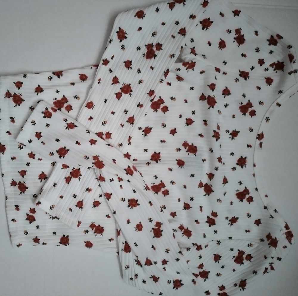 Forever 21 long sleeve floral U back cut